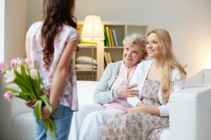 Bật mí cách chọn hoa sinh nhật cho mẹ chồng giúp nàng dâu ghi điểm