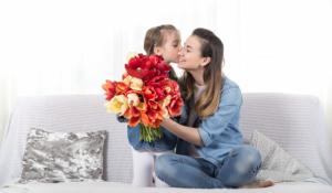 Cách chọn món quà sinh nhật tặng mẹ ý nghĩa để bày tỏ tình cảm