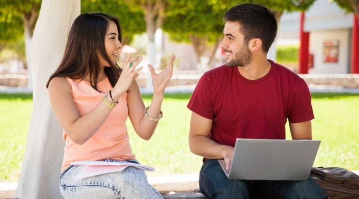 Cách bắt đầu cuộc trò chuyện với một cô gái gây ấn tượng nhất