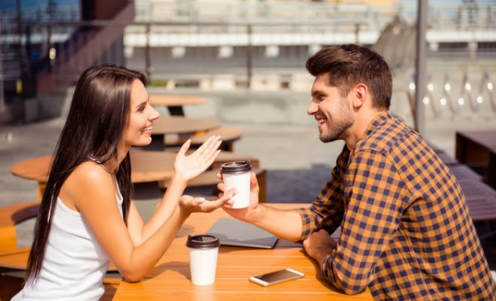 Kinh nghiệm trò chuyện với một cô gái mà không gây nhàm chán