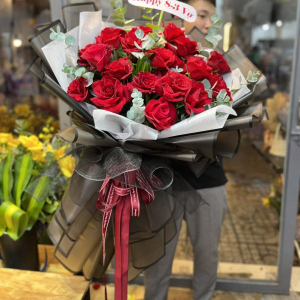 Bó hoa hồng đỏ Ecuador 23 bông mix lá bạc tặng sinh nhật bạn gái ý nghĩa 