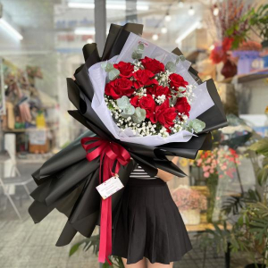 Bó hoa hồng đỏ 9 bông mix baby tặng sinh nhật bạn gái ý nghĩa