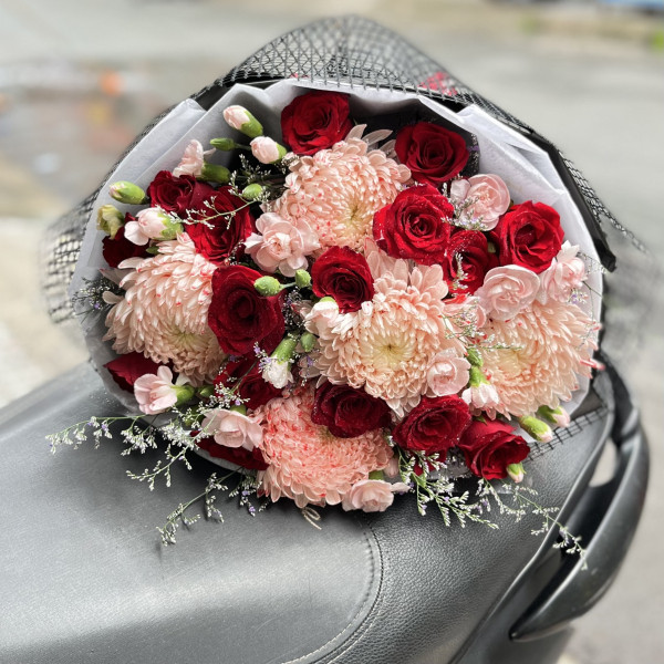 Bó hoa cúc mẫu đơn mix hồng đỏ và cẩm chướng tặng sinh nhật ý nghĩa  1