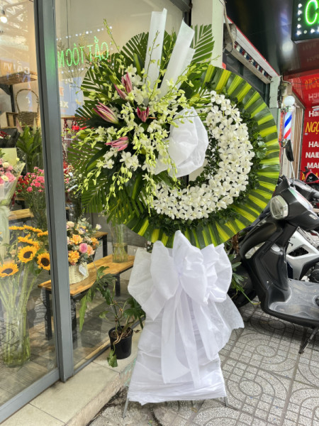 Vòng hoa chia buồn đám tang lễ lan trắng 1