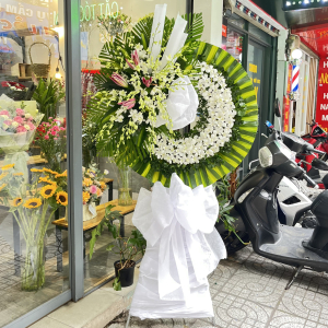 Vòng hoa chia buồn đám tang lễ lan trắng