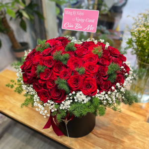 Hộp hoa hồng đỏ hình trái tim 50 bông mix baby đẹp và ý nghĩa 