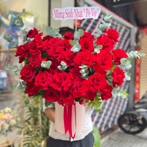 Hộp hoa hồng đỏ Ecuador 30 bông tặng chúc mừng đẹp và sang trọng