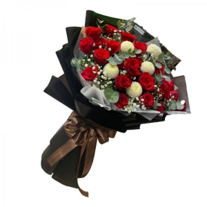 Bó hoa hồng đỏ mix cúc pingpong, hoa baby tặng sinh nhật sếp nữ
