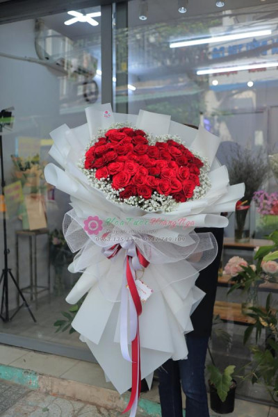 Bó hoa hồng đỏ hình trái tim 50 bông mix baby tặng sinh nhật ý nghĩa  1