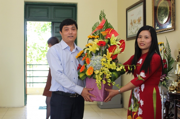 Chia sẻ bí quyết chọn hoa sinh nhật tặng thầy cô 1977504612