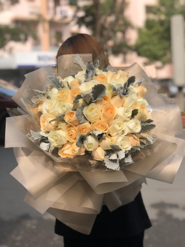 Giỏ hoa tặng sinh nhật sang trọng tinh tế phù hợp với cô nàng cá tính