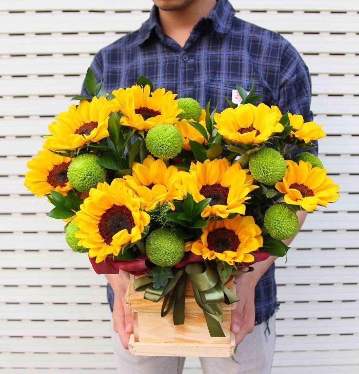 Mách bạn tặng hoa sinh nhật cho bạn trai phù hợp  249171644