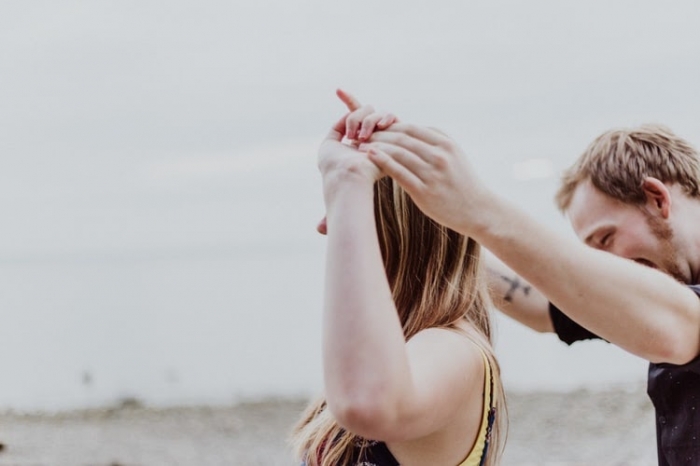 6 dấu hiệu cho biết liệu một cô gái có thích bạn không 1661906240