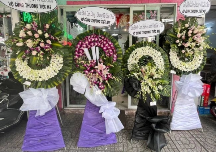 Nội dung ghi trên vòng hoa đám tang: Cách ghi phù hợp và ý nghĩa nhất? 1245950874