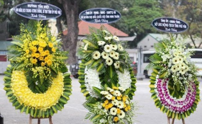 Nội dung ghi trên vòng hoa đám tang: Cách ghi phù hợp và ý nghĩa nhất? 1245950874