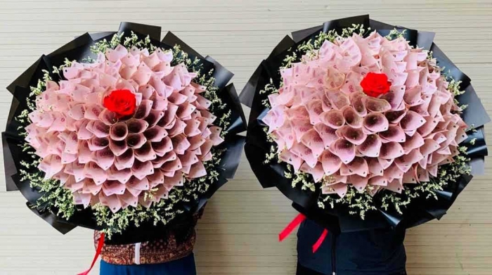 Những bó hoa bằng tiền polime làm quà tặng ý nghĩa [Độc đáo] 1542712656