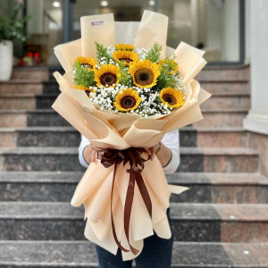 Bó hoa hướng dương 9 bông mix baby thích hợp tặng 8/3 ý nghĩa