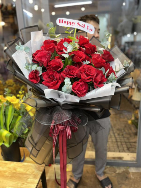 Bó hoa hồng đỏ Ecuador 23 bông mix lá bạc tặng sinh nhật bạn gái ý nghĩa  1
