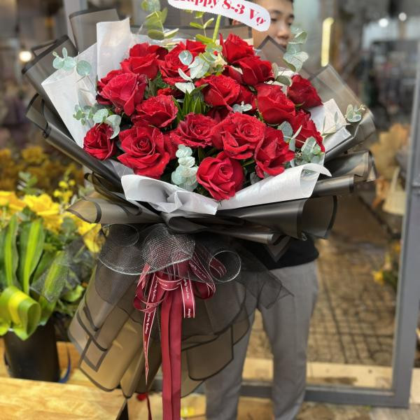 Bó hoa hồng đỏ Ecuador 23 bông mix lá bạc tặng sinh nhật bạn gái ý nghĩa  2