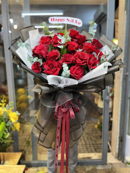 Bó hoa hồng đỏ Ecuador 23 bông mix lá bạc tặng sinh nhật bạn gái ý nghĩa  3
