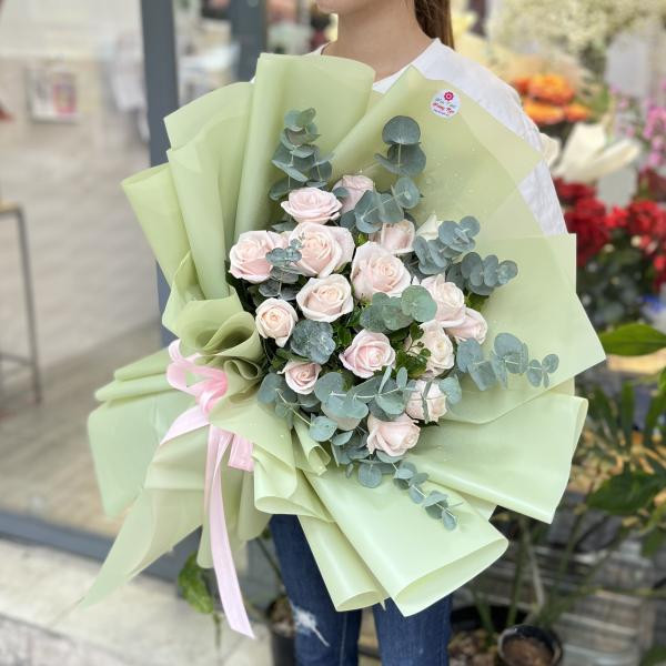 Bó hồng kem 18 bông giấy gói xanh tặng sinh nhật đẹp nhất 2