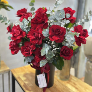 Hộp hoa hồng đỏ Ecuador mix baby trắng tặng chúc mừng sinh nhật ý nghĩa 