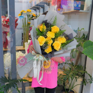 Bó hoa hồng vàng 10 bông mix lá tặng chúc mừng sinh nhật