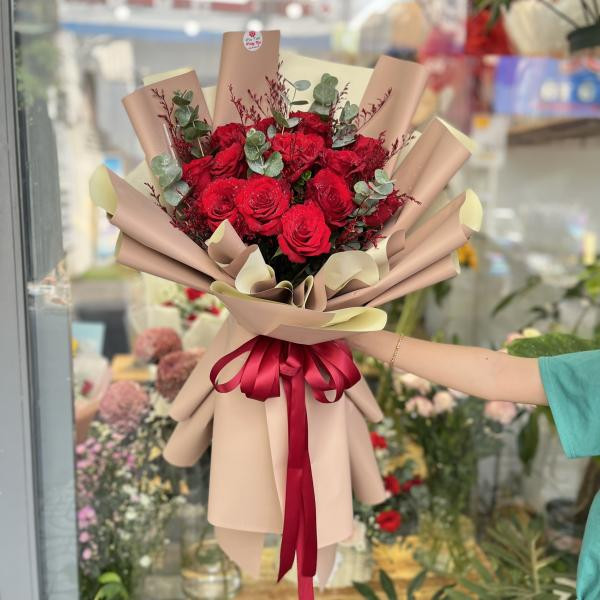 Bó hoa hồng đỏ Ecuador 15 bông mix lá bạc và sao tím tặng sinh nhật ý nghĩa 3