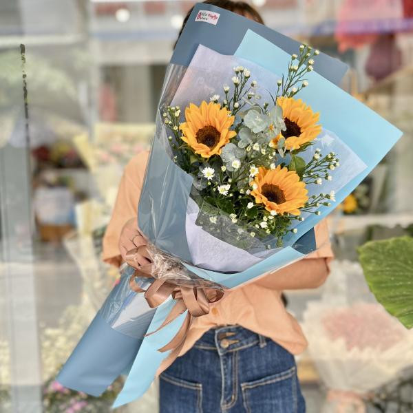 Hoa tặng tốt nghiệp, bó hướng dương mix thạch thảo 1