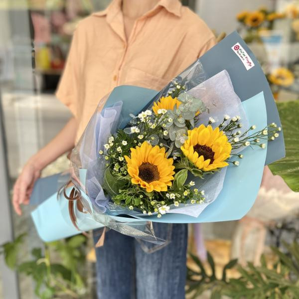 Hoa tặng tốt nghiệp, bó hướng dương mix thạch thảo 3
