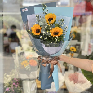 Hoa tặng tốt nghiệp, bó hướng dương mix thạch thảo