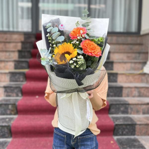 Bó hoa hướng dương mix hồng cam spirit, thạch thảo tặng tốt nghiệp bạn thân