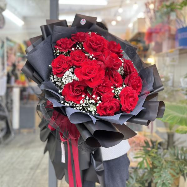 Bó hoa hồng đỏ Ecuador 20 bông mix baby siêu to tặng sinh nhật bạn gái 2