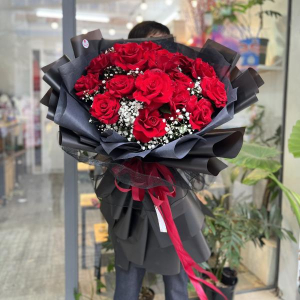 Bó hoa hồng đỏ Ecuador 20 bông mix baby siêu to tặng sinh nhật bạn gái