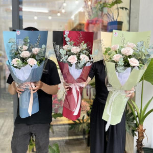 Bó hoa chúc mừng sinh nhật giá rẻ : 5 bông hồng kem