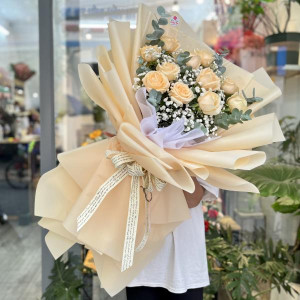 Bó hoa hồng trứng gà 13 bông mix baby tặng sinh nhật ý nghĩa