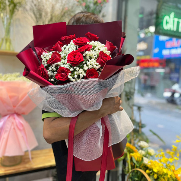 Bó hoa hồng đỏ 13 bông mix baby tặng sinh nhật ý nghĩa  3