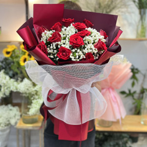 Bó hoa hồng đỏ 13 bông mix baby tặng sinh nhật ý nghĩa