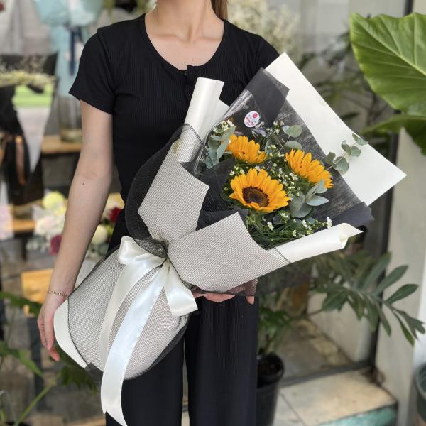 Bó hoa hướng dương mix thạch thảo tặng tốt nghiệp giá rẻ 2