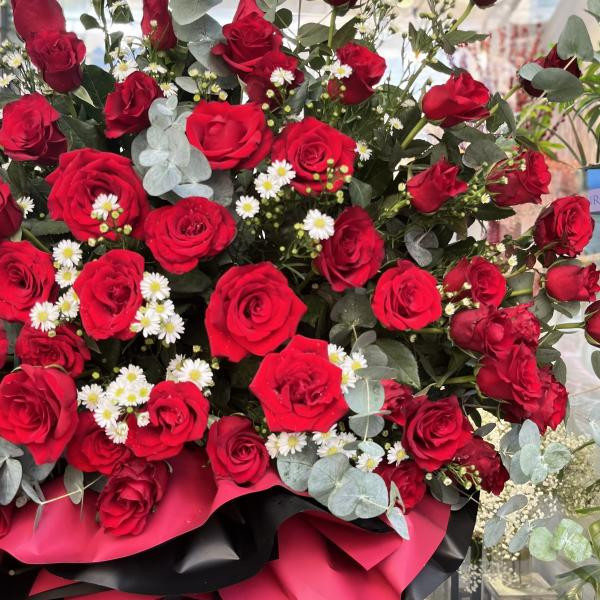 Kệ hoa chúc mừng khai trương tone đỏ : hồng đỏ mix thạch thảo 3