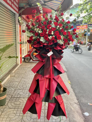 Kệ hoa chúc mừng khai trương tone đỏ : hồng đỏ mix thạch thảo