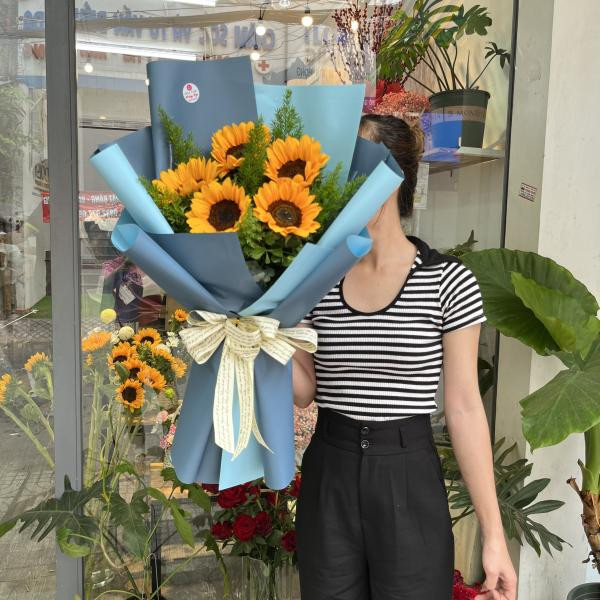 Bó hoa hướng dương tặng tốt nghiệp ý nghĩa : 5 bông mix lá 1