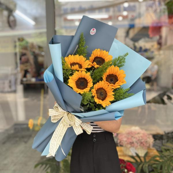 Bó hoa hướng dương tặng tốt nghiệp ý nghĩa : 5 bông mix lá 3