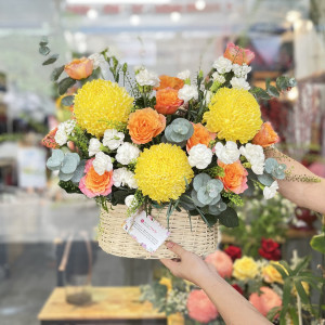 Giỏ hoa cúc mẫu đơn vàng mix hồng cam