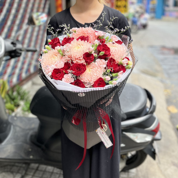 Bó hoa cúc mẫu đơn mix hồng đỏ và cẩm chướng tặng sinh nhật ý nghĩa  3