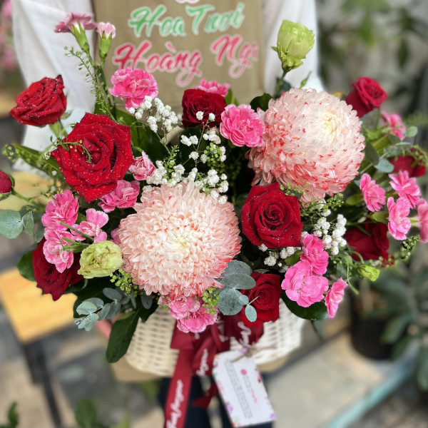 Giỏ cúc mẫu đơn mix hồng đỏ và cẩm chướng tặng chúc mừng ý nghĩa 3