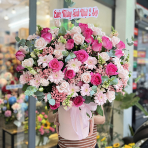 Hộp hoa chúc mừng để bàn : hồng kem, hồng sen mix đồng tiền