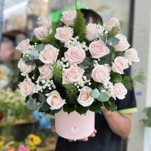 Giỏ hoa chúc mừng sinh nhật ý nghĩa hồng kem mix baby