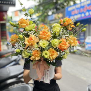 Hộp hoa chúc mừng hồng cam mix cát tường và baby