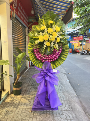 Vòng hoa viếng lan tím mix cúc